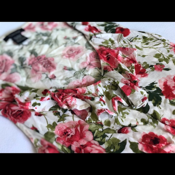 Short dress 👗 with flowers. - Picture 2 of 2